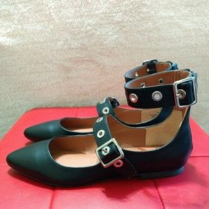 Steve Madden's flats shoes